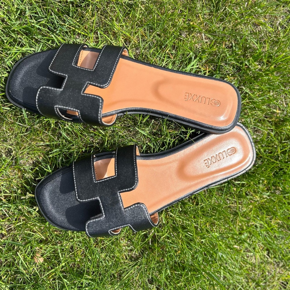 Luxxel Black and Tan Women's Slide Sandals